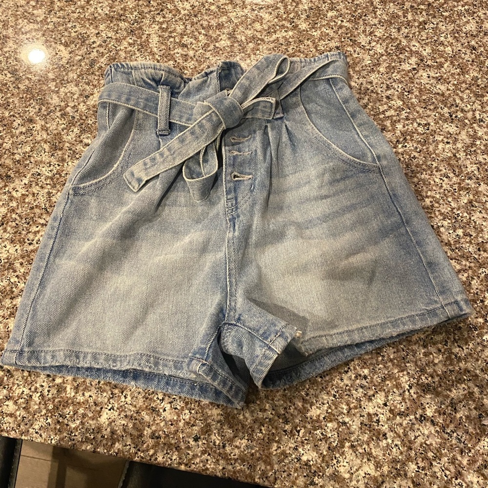 SO brand paper bag mom waist shorts. Size 3/26. New with tags